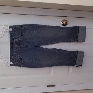 NWOT Banana Republic Denim Capris, Size 6